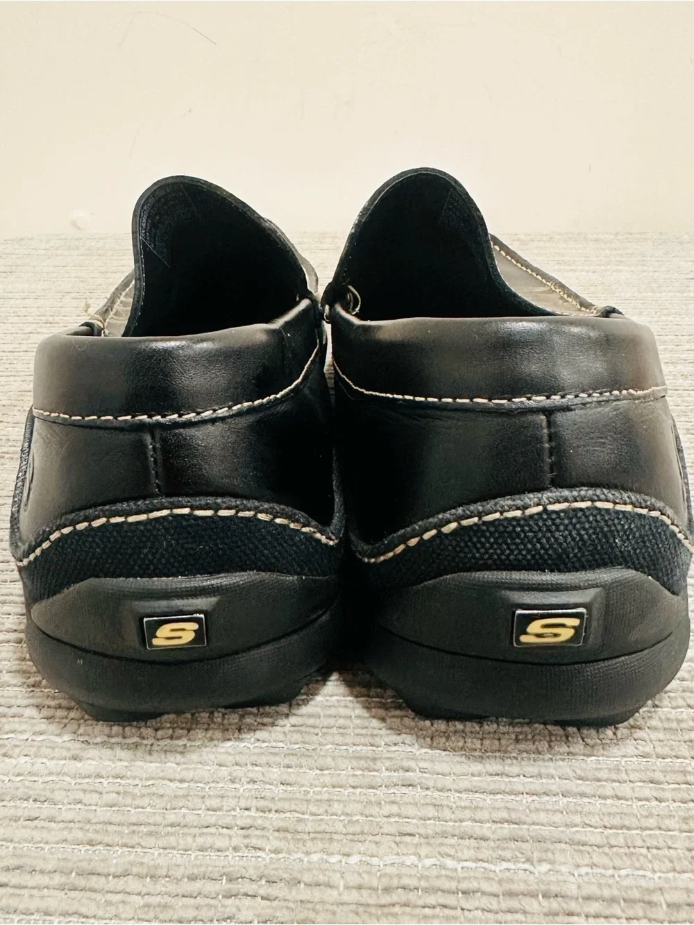 Skechers Phoenix Men’s Black Soft Leather Slip On Loafers Moc Toe Shoes Sz 10,5